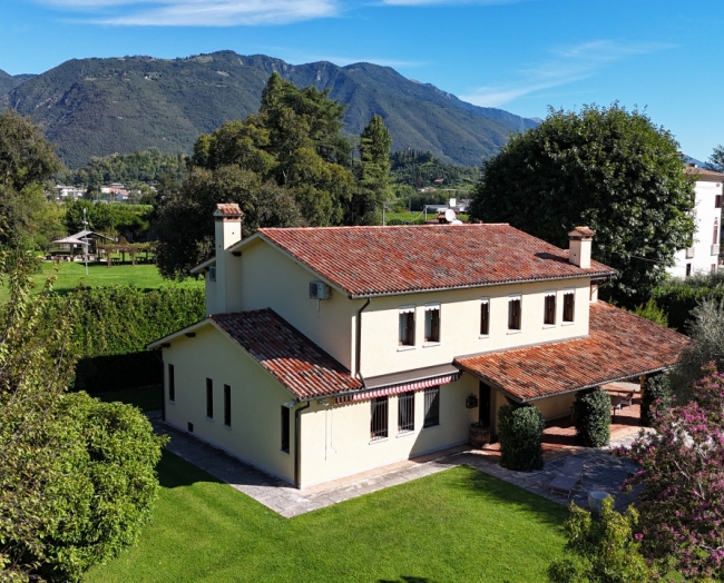 Elegante VILLA SINGOLA con ampio parco ideale per B&B, Romano d'Ezzelino