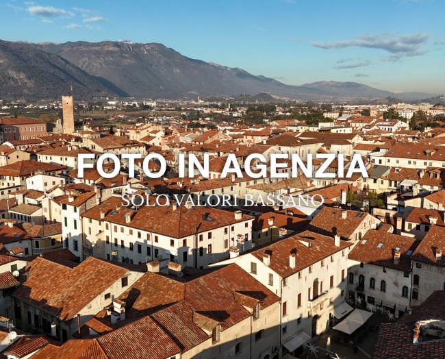 Trifamiliare di Nuova Costruzione con Vista Panoramica a Pieve del Grappa